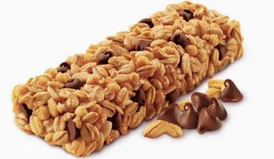 De minigranola-Bar die van de Bar Vroegere Energie Machine/de Machine van de Graangewassenbar maken