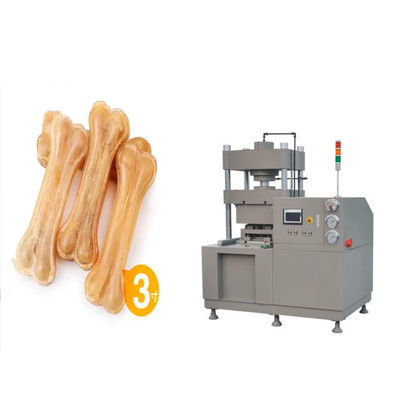 De Hond van de koehuid kauwt Hondbeen Makend het Machinaal geperste Ponsen van Ongelooide huidbeenderen