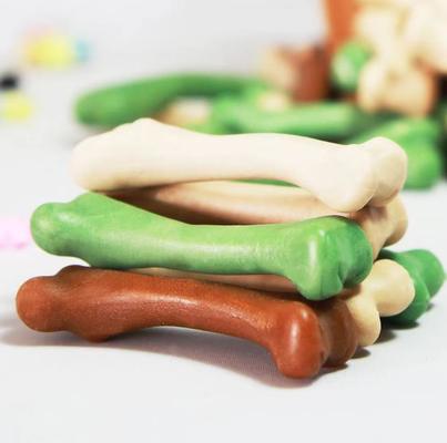 Hondenkluiven in verschillende vormen Voedsel Hondenkoekjes Machine Huisdierenvoer Extruder 89kw 180rpm Schroefsnelheid